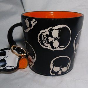 PRIMA DESIGN 2 NEW BLACK WHITE SKULL MUGS w/ SKULL TAG & KEYCHAIN Halloween